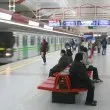 Жена намери немалка сума в метрото и я предаде на полицай, търси се собственикът им