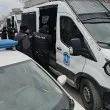 7 души отвлякоха 26-годишна жена, отрязаха косата ѝ и я ограбиха