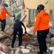 Обявиха 14-дневно извънредно положение след земетресението с магнитуд 7,7 в Индонезия