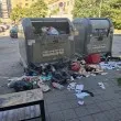&bdquo;Кметът този път не е виновен!": Купчини строителни боклуци и стари матраци затрупаха тротоар в центъра на Варна СНИМКИ