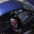 "Рови, все едно куфар с пари ще намери": Мъж претърси чужда кола в Ямбол ВИДЕО
