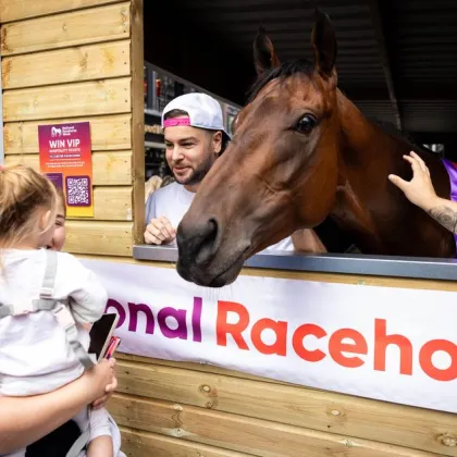 Над 90 конюшни отварят безплатно врати във Великобритания