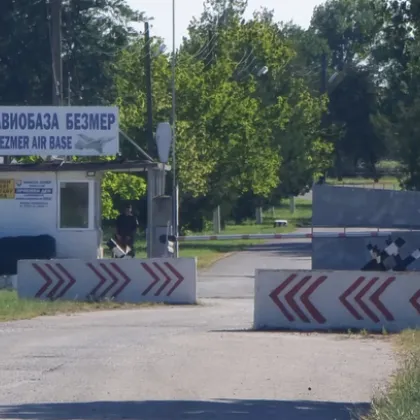 Американските самолети цистерни напуснаха авиобаза "Безмер"