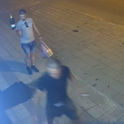 Грозна проява: Камера засне вандализъм пред медицински център във Варна ВИДЕО