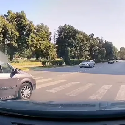 &bdquo;Имаш "Стоп", трябва да чакаш": Шофьори спориха на кръстовище в Пловдив ВИДЕО