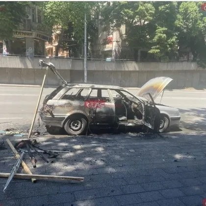 Огнен ад! Пет коли изгоряха в Пловдив