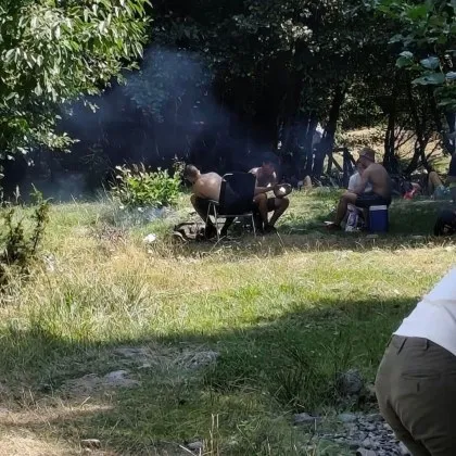 Жена избухна: Учили са ме да пазя и уважавам гората, не да паля огън и да викам цял оркестър