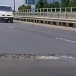Дупка на мост в София стои с години. Водач: На някой ще му останат сливиците там ВИДЕО