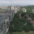 Граждани метат сами кал и листа от спортните игрища в София