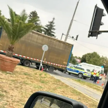ТИР блъсна и уби човек във Варна СНИМКА