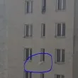 "Внимавайте!" Хвърлят чували от висок блок в София ВИДЕО+СНИМКИ