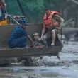 Бедствието в Непал взе 160 жертви, стотици остават в неизвестност