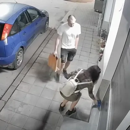 &bdquo;Ама той е пълен": Чужд пепелник, една чанта и морални терзания във Велико Търново ВИДЕО