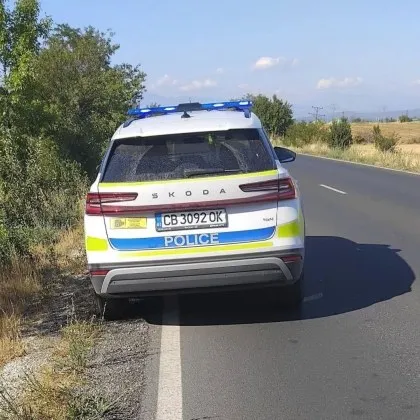 Дама закъса на пътя Карлово-Пловдив, полицаи не останаха безучастни