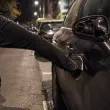 Младежи ритаха паркирани коли в София, има щети