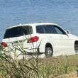 Бял Мерцедес се "разхлади" във водите на Искър, застигна го беля СНИМКА