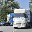 Тежък сблъсък блокира движението край Симитли: Кола и камион се удариха* ВИДЕО
