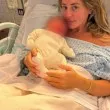 Жената, преспала с над 1000 мъжа за 12 часа, роди ВИДЕО