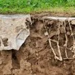Науката остана по гащи: Заровиха 2000 чифта за два месеца в името на важен експеримент