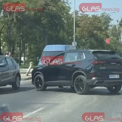 Катастрофа затрудни движението на бул. &bdquo;България" в Пловдив ВИДЕО
