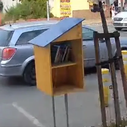 На косъм от трагедия: Кола връхлетя дете на пешеходна пътека ВИДЕО
