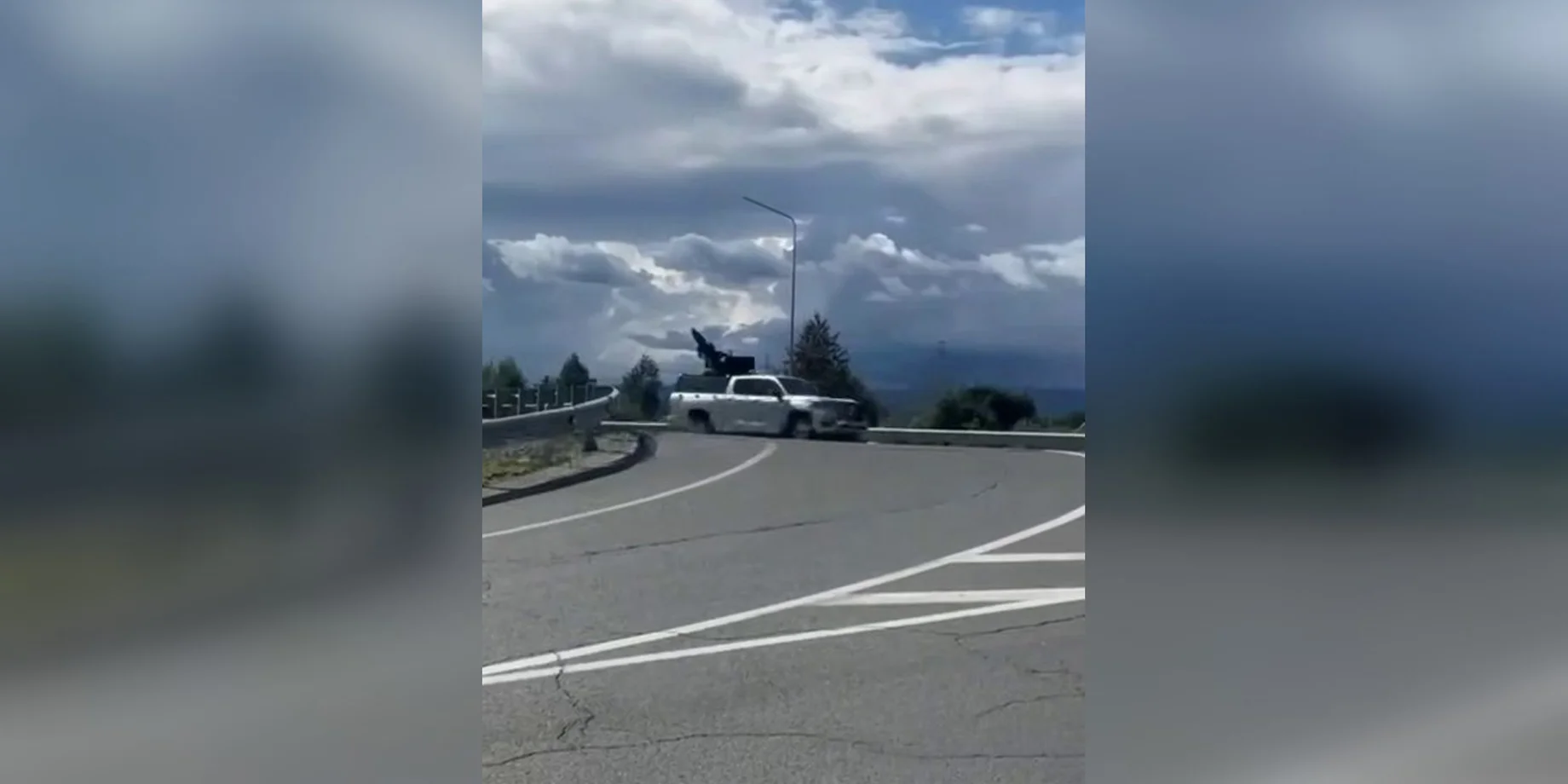 Пикап със зенитна картечница в кортежа на Путин блокира Владивосток ВИДЕО