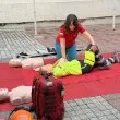 Парамедик спаси младо момиче след топлинен удар в Пловдив ВИДЕО