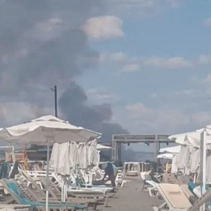 Избухна огромен пожар край Бургас СНИМКИ