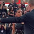 Изгониха Нина Добрев от червения килим във Венеция ВИДЕО