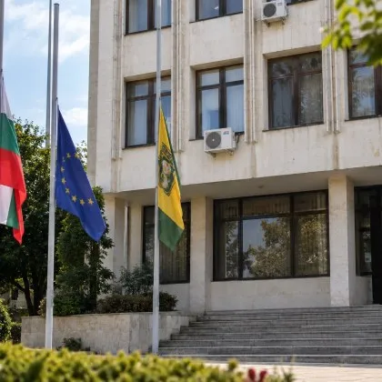 Исперих потъва в тридневен траур за убитите сестри, отмениха честването на Съединението