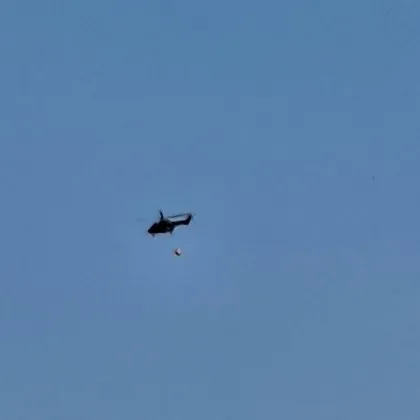 Военен хеликоптер се включи в битката с пожара над Антон, гасенето продължава утре ВИДЕО