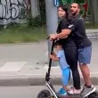 Двама възрастни, едно дете и нула разум: Трима летят с тротинетка по &bdquo;Сливница" ВИДЕО