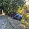 &bdquo;Мерцедес" излезе от пътя край ЮЗУ в Благоевград, изкърти знаци и спря до жп линията СНИМКИ