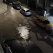 &bdquo;Хората без вода, улицата - река": Поредна ВиК авария във Велико Търново ВИДЕО