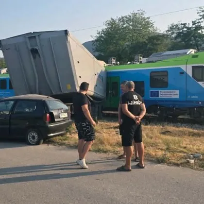 Проговори шофьорът на камиона, пометен от новичък влак във Враца