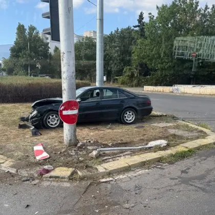 Сутрешно меле в София: Мерцедес е помлян, кола е с разбита задница СНИМКИ