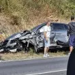 Мерцедес се разпиля след удар с автобус край Велико Търново СНИМКИ