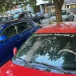 Заляха няколко автомобила с червена течност в София СНИМКИ