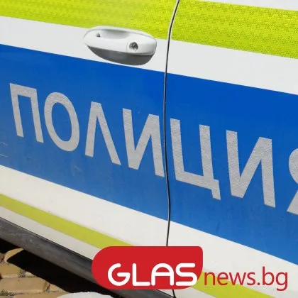 Разбиха стъклото на банков клон в София, има намеса в два банкомата