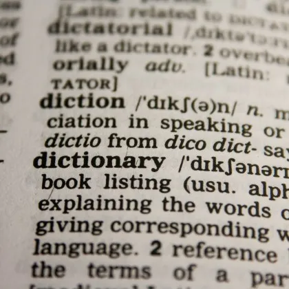 &bdquo;LOOKSMAXXING" и &bdquo;MEME COIN": Речникът Merriam-Webster се сдоби с 1400 нови думи