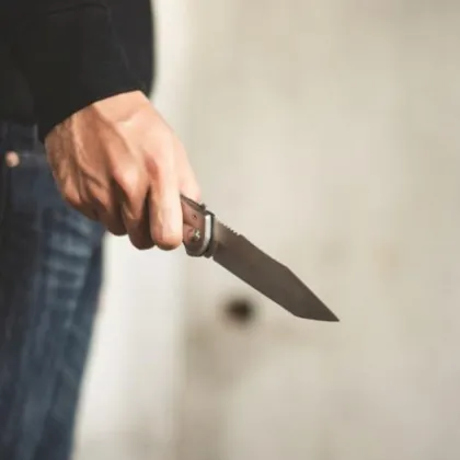 Мъж заплаши с нож половинката си в Стара Загора