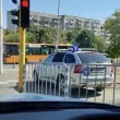Когато &bdquo;У" означава &bdquo;Удобно е и оттук": учебна кола подкара по тротоара ВИДЕО