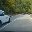 Кола на Спортния тотализатор на косъм от челен сблъсък в завой, мрежата изригна ВИДЕО
