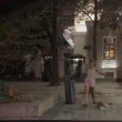 Познавате ли я? Жена мята бутилки по коли до Жълтите павета ВИДЕО