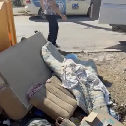 Бусът си тръгна, диванът остана. Обеля показа как се ражда сметище ВИДЕО