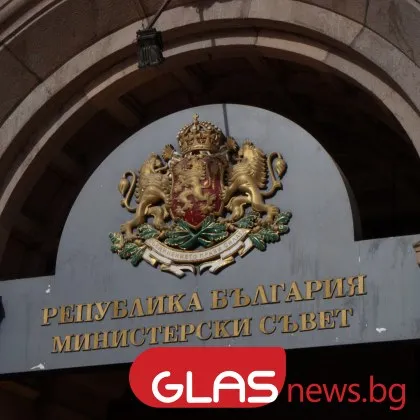 Радев събира министри и шефове на институции заради цените на горивата