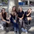 И това са днешните деца: пловдивски ученички превърнаха тротоара в сцена ВИДЕО