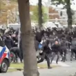 Безредици в Хага по време на антимигрантски протест ВИДЕА