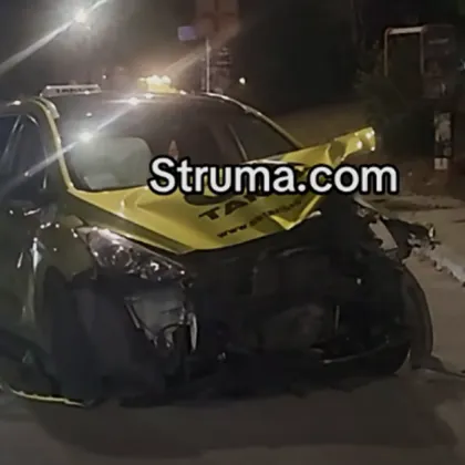 Челен сблъсък между такси и BMW в Благоевград ВИДЕО
