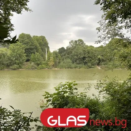 Студен въздух обхваща България: Дъжд, силен вятър и сняг в планините